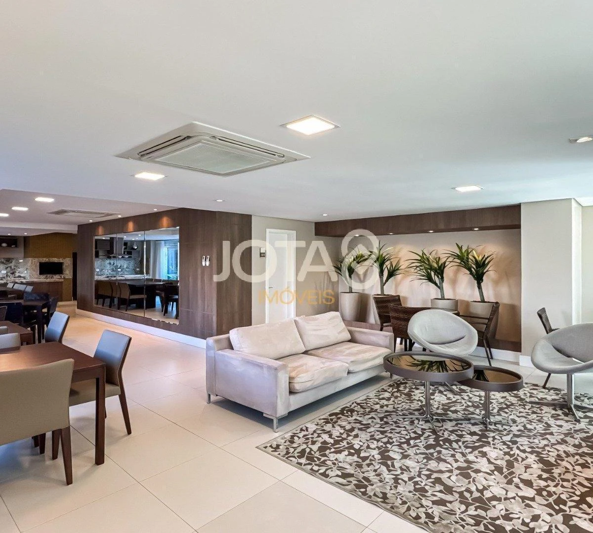 2-bedroom apartment in a building with a gym — photo 17