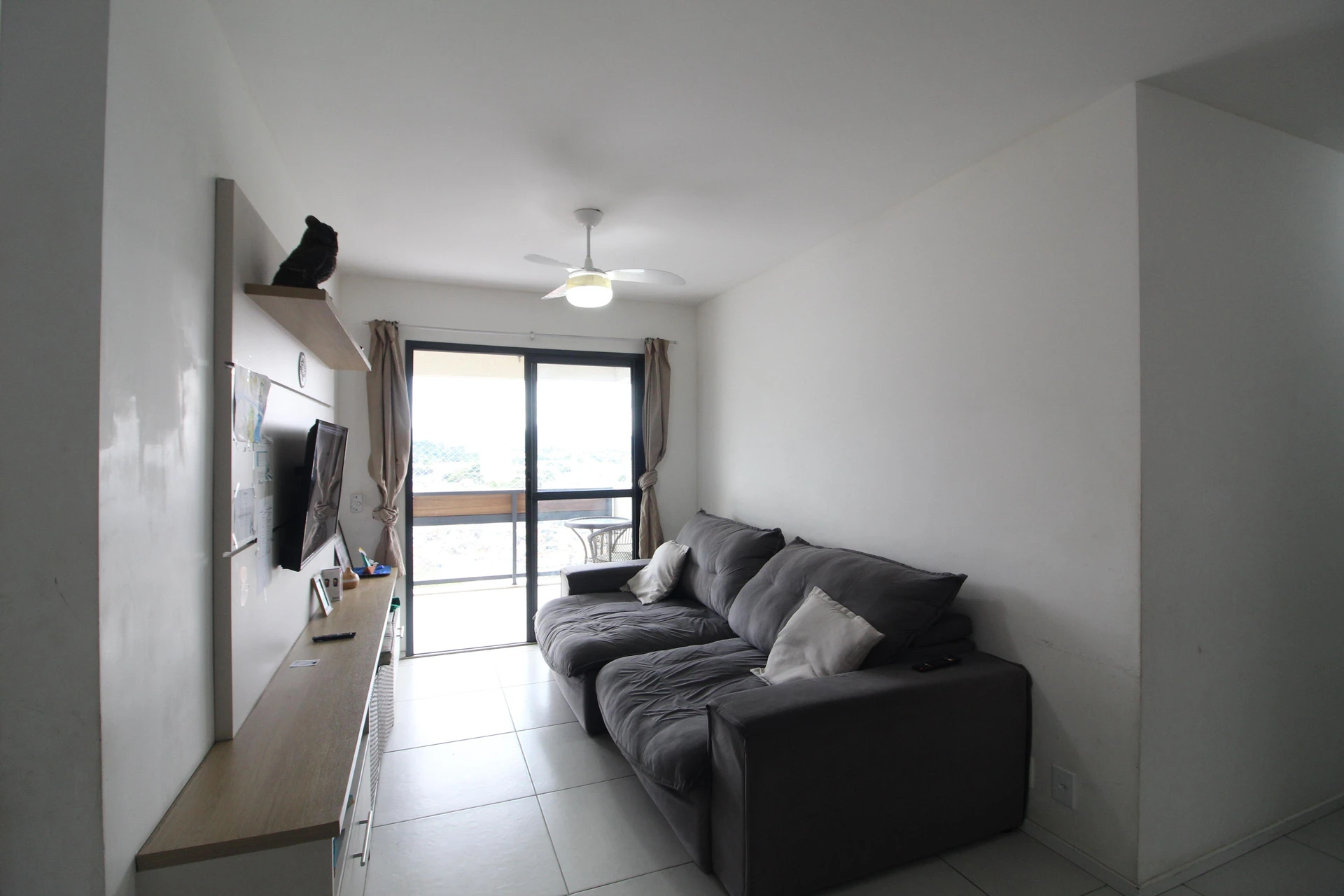 Furnished 3-bedroom apartment with 2 bathrooms and balcony