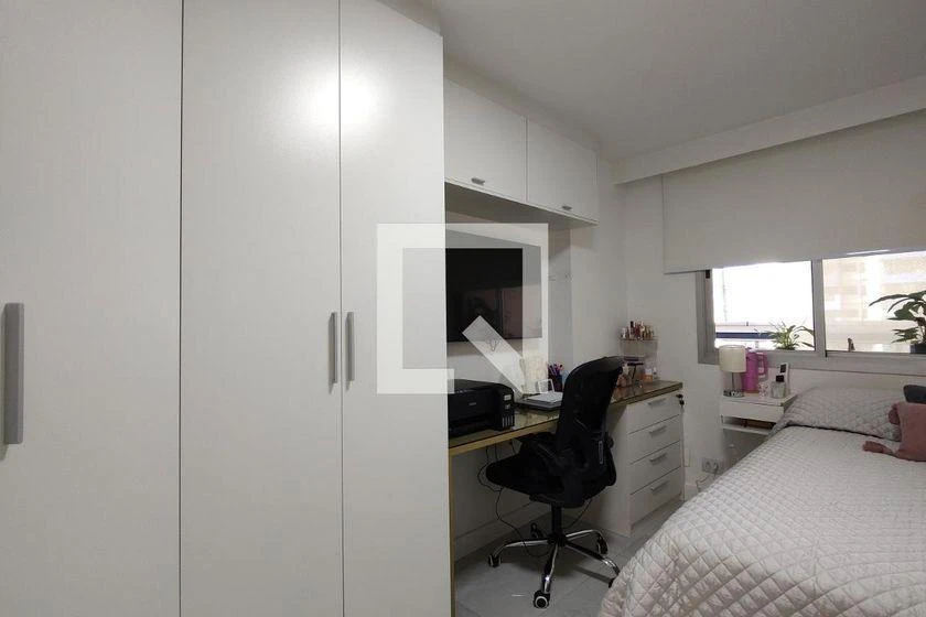 3-bedroom apartment with a walk-in closet — photo 26