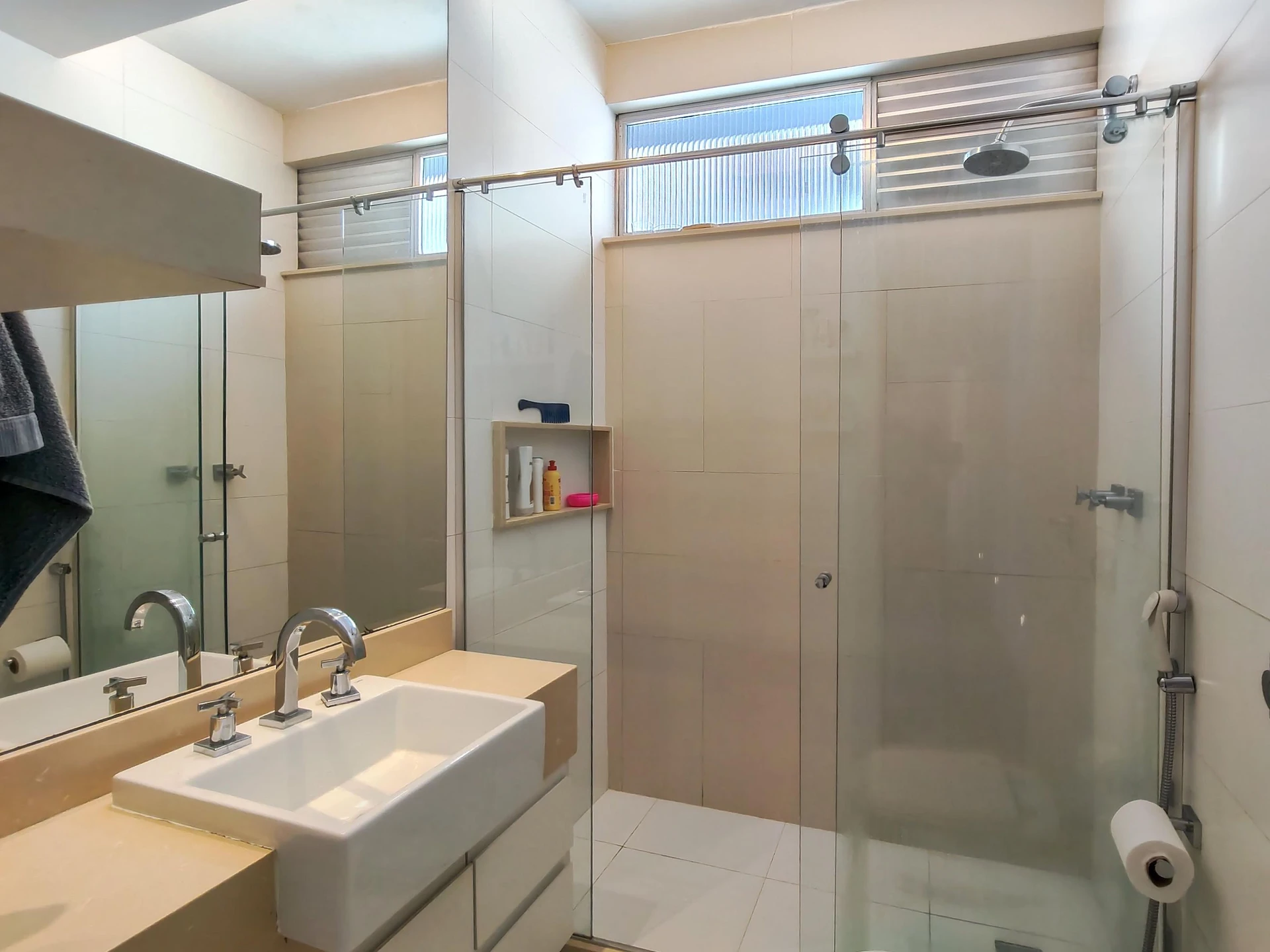 2-bedroom apartment with a mountain view in Rio de Janeiro — photo 10