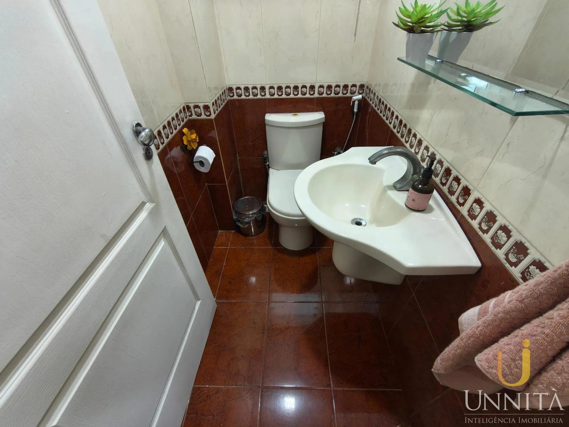 750 m² house with a grill on the balcony and a bathtub — photo 22
