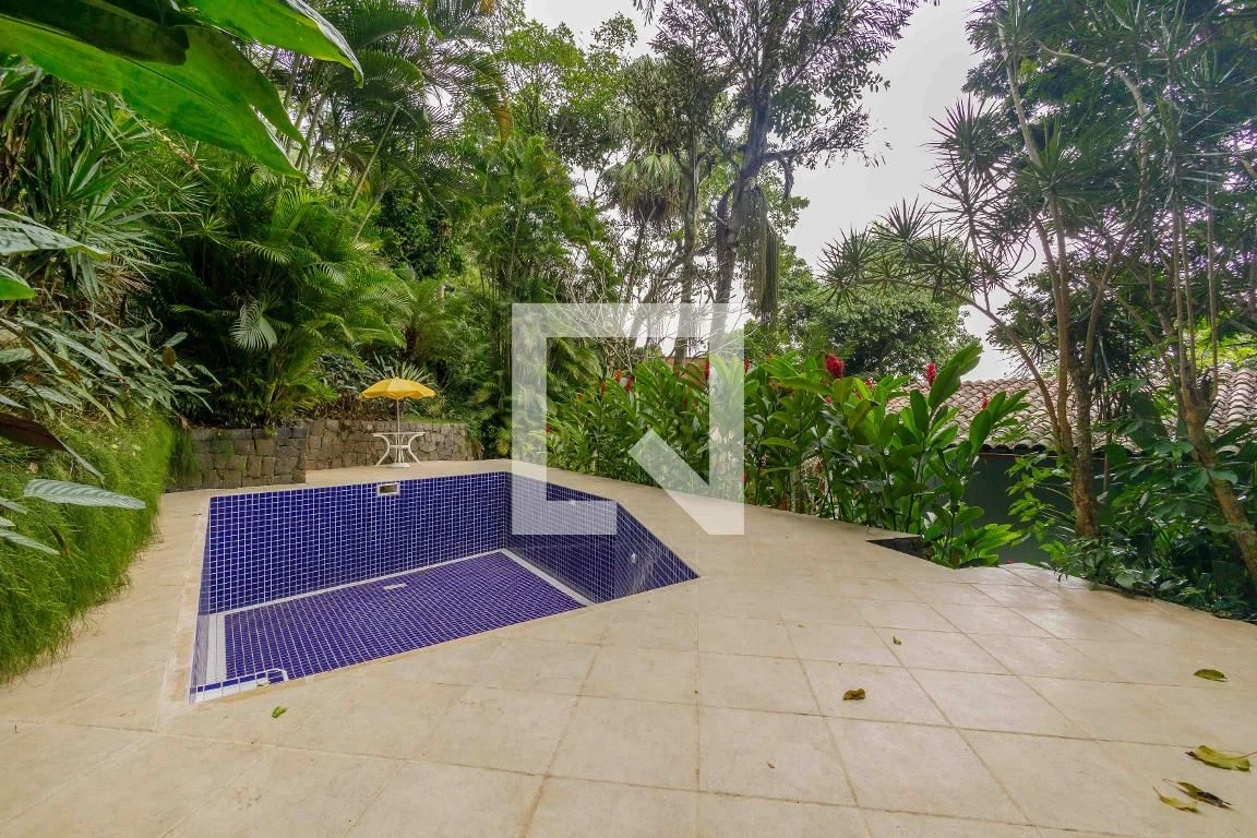 4-bedroom house with a walk-in closet in Rio de Janeiro — photo 10