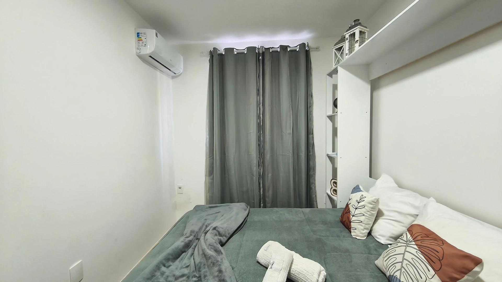 2-bedroom apartment with a mountain view — photo 4