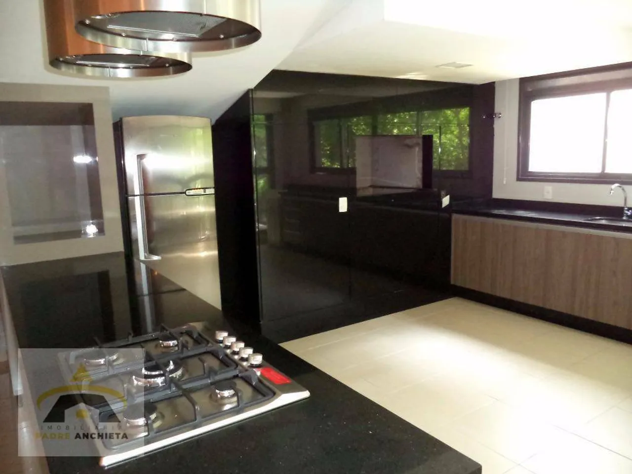 Glass-enclosed balcony in a one-bedroom apartment, 42 m² — photo 17