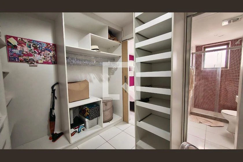 One-bedroom apartment with a mountain view — photo 15