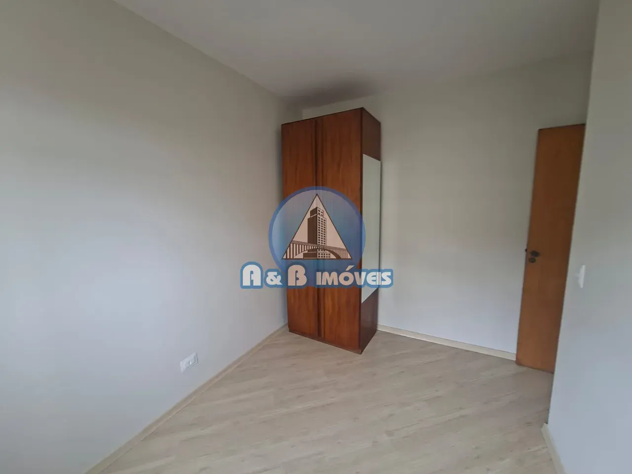 Apartamento com piso de madeira ou laminado, Hauer — photo 3