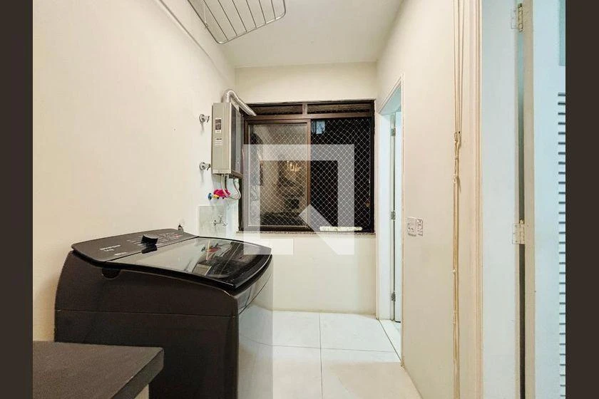 Walk-in closet in a 3-bedroom apartment, 120 m² — photo 6