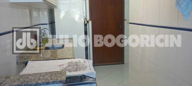 Furnished 2-bedroom apartment with glassed-in balcony — photo 9