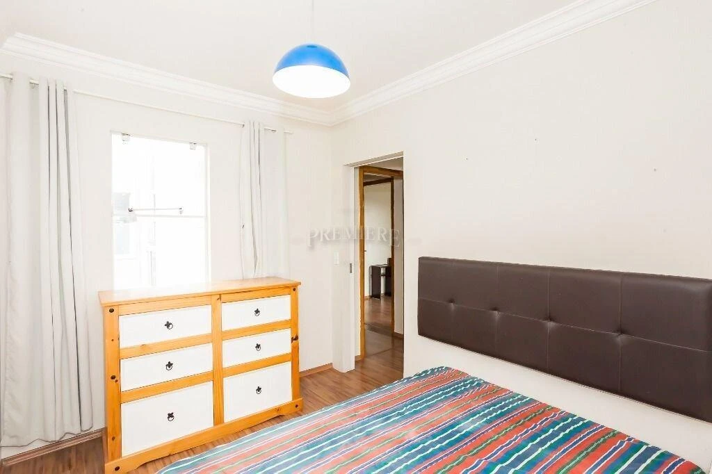4-bedroom house with a walk-in closet in Curitiba — photo 15