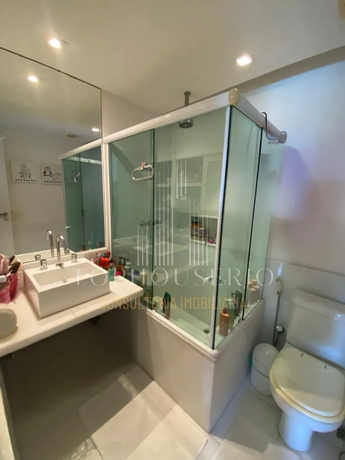 Furnished penthouse with 3 bedrooms and 4 bathrooms — photo 40