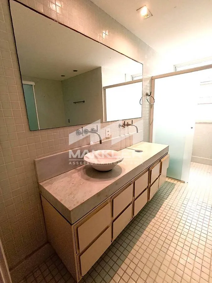 Apartment with 4 bedrooms and 4 bathrooms — photo 30