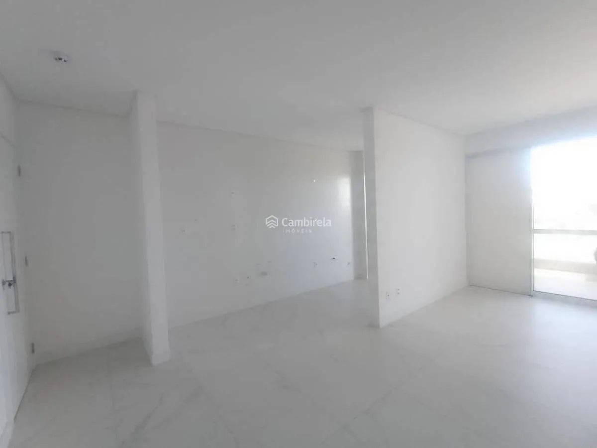 Balcony with a grill in a 2-bedroom apartment, 76 m² — photo 8