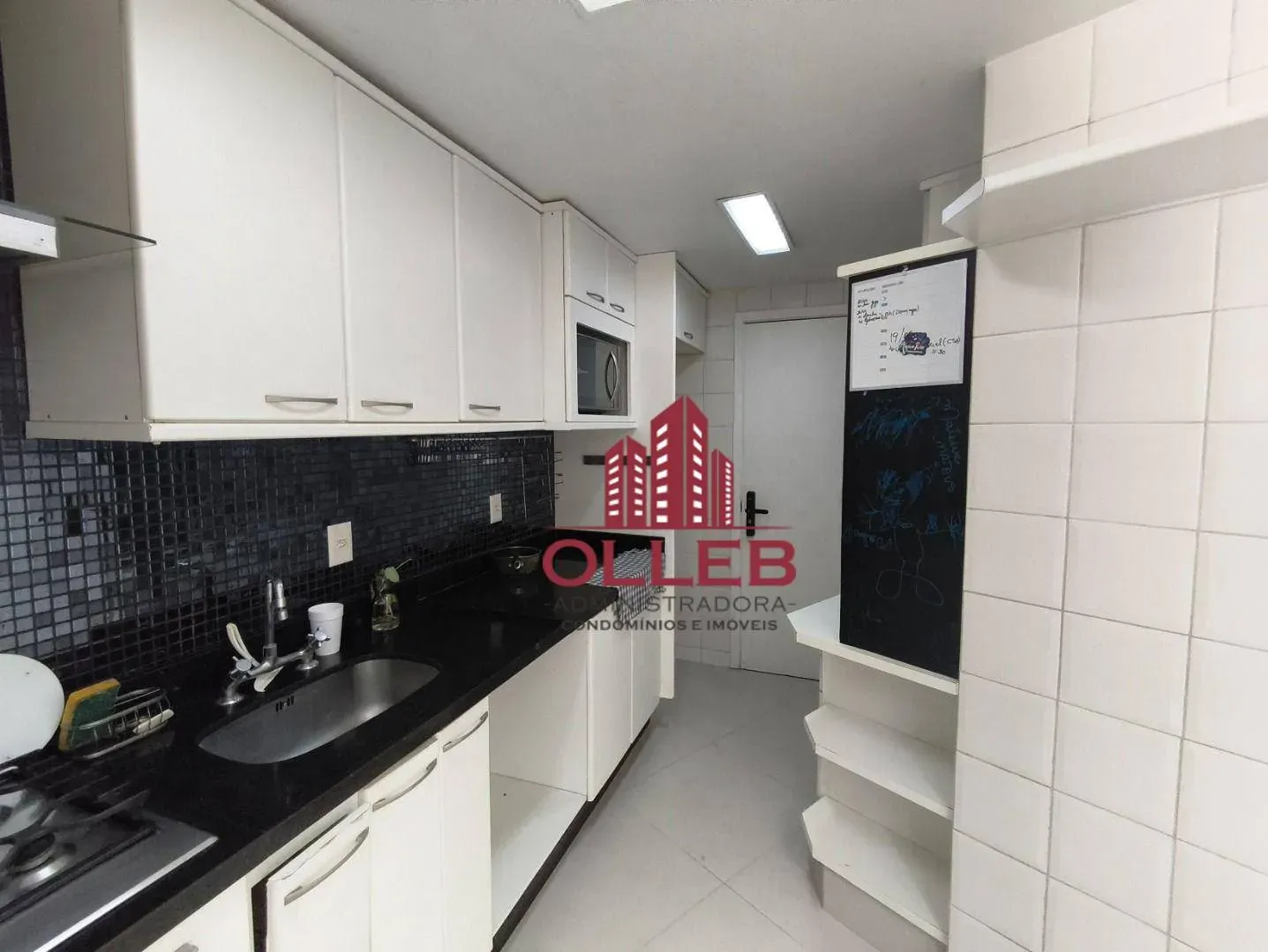 3-bedroom apartment with 4 bathrooms and enclosed balcony — photo 21