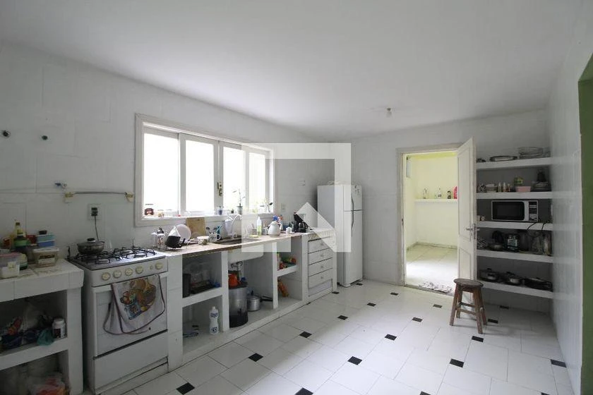 Casa para aluguel com 4 quartos e 240 m² — photo 2