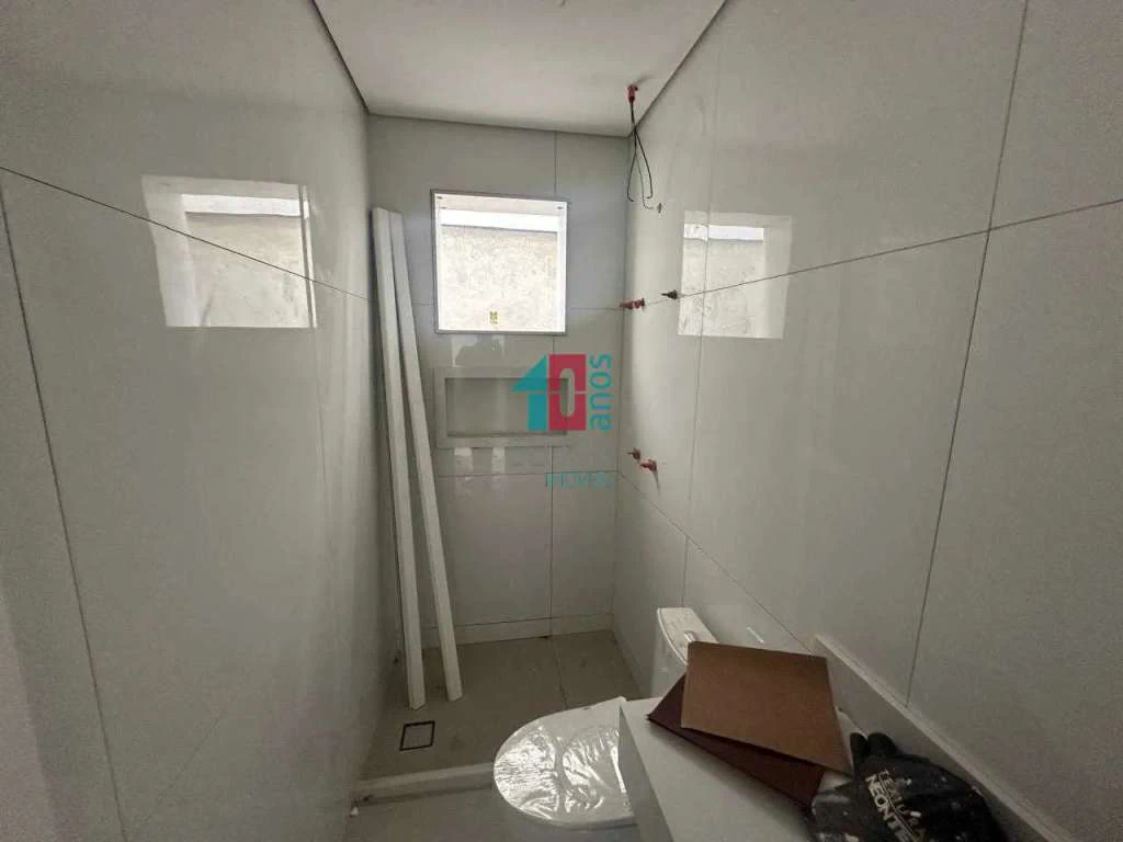 Casa com 5 suítes, 8 banheiros e 3 vagas para reformar — photo 10