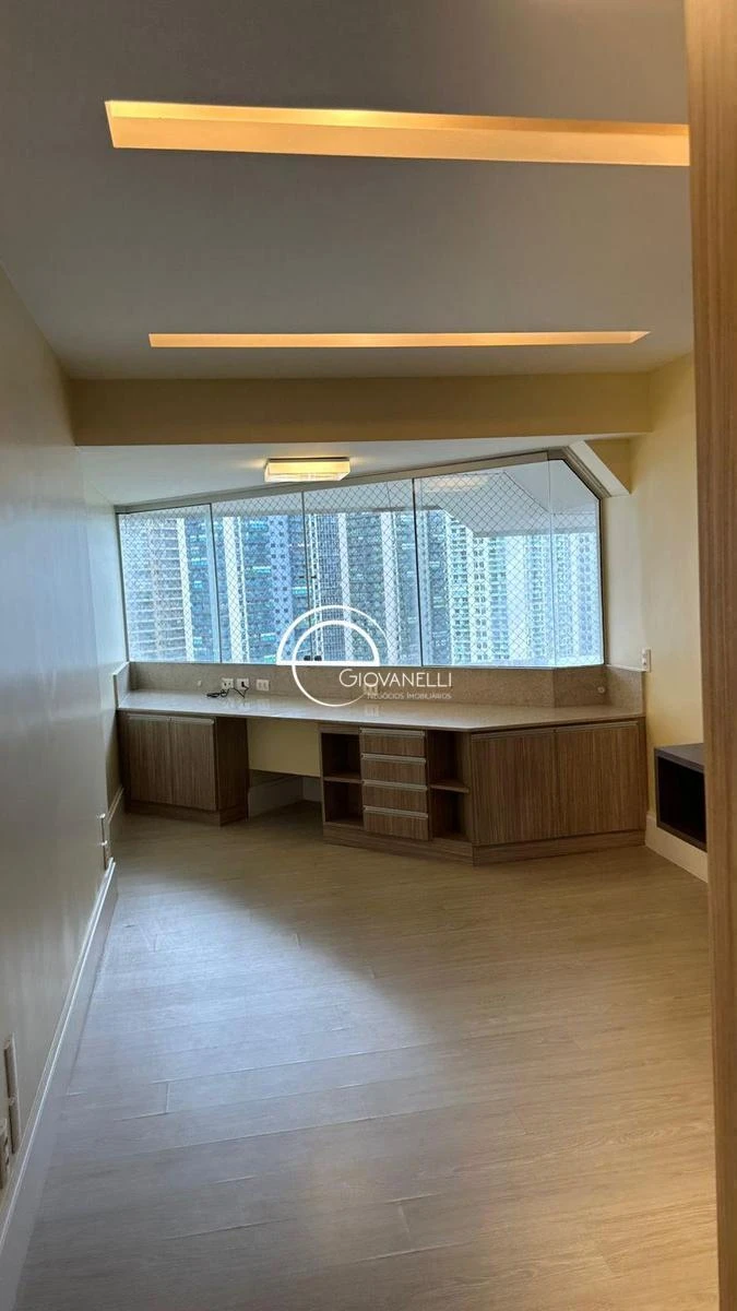 Apartamento de 300 m² com banheira e vista para a água — photo 18