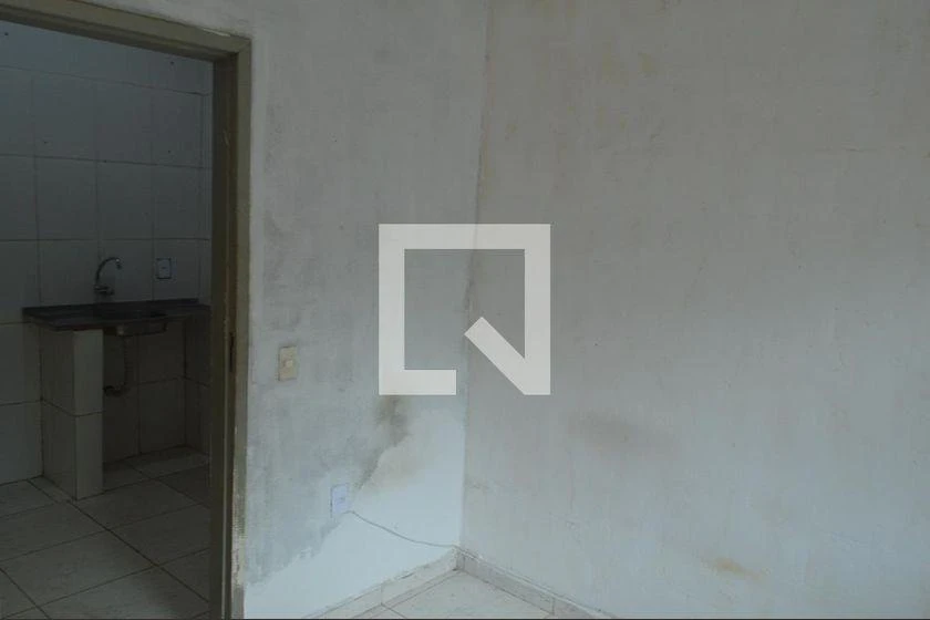 1-bedroom apartment with washing machine and utility sink — photo 13