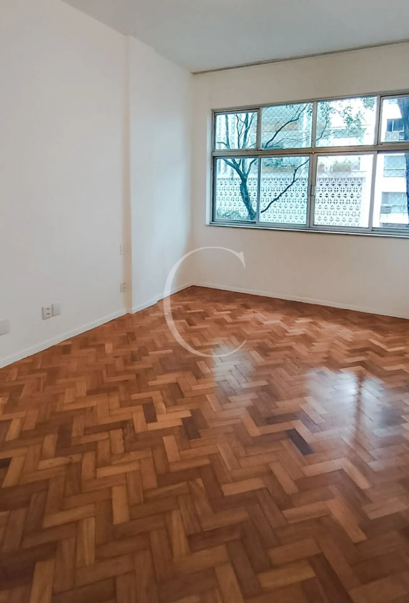 Unfurnished 180 m² apartment with 4 en-suite bedrooms — photo 4