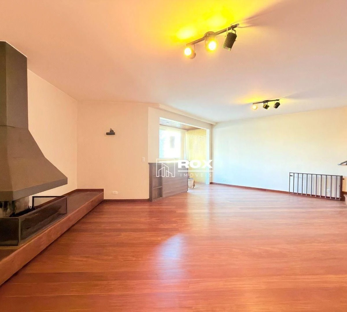 Furnished apartment, 170 m², with a glass-enclosed balcony — photo 28