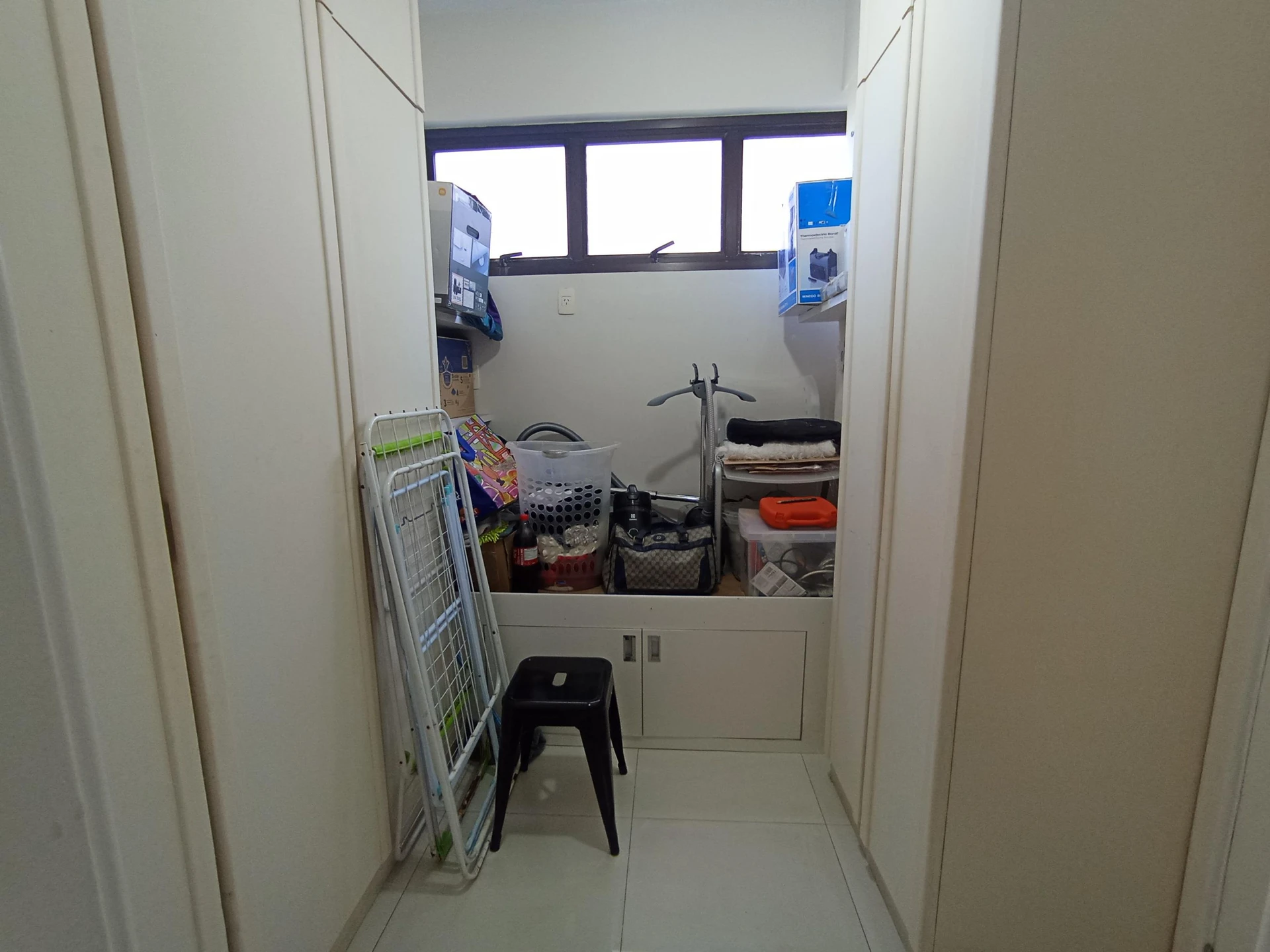 Furnished 3-bedroom apartment with enclosed balcony — photo 42