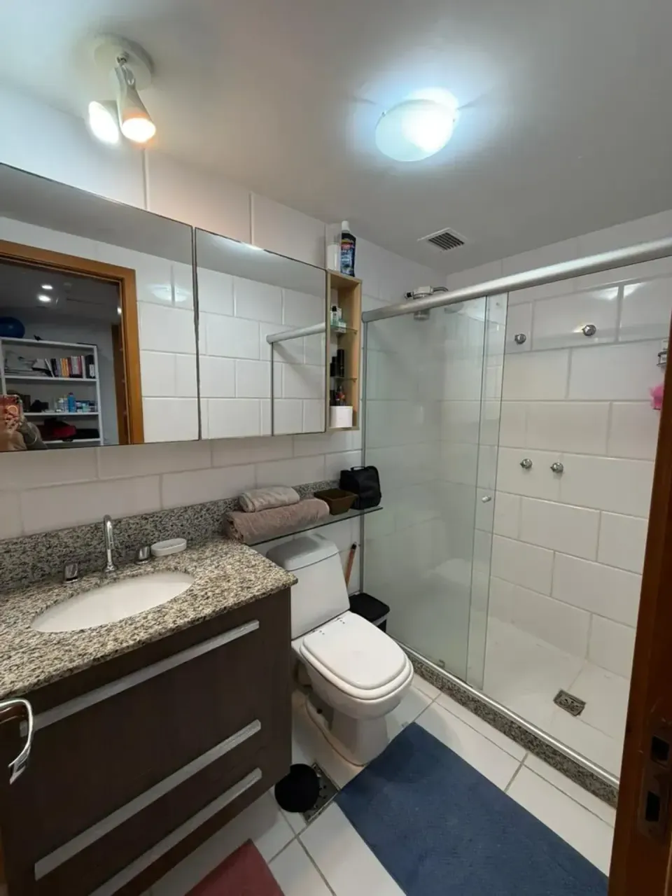Furnished 2-bedroom apartment with open-plan kitchen — photo 15
