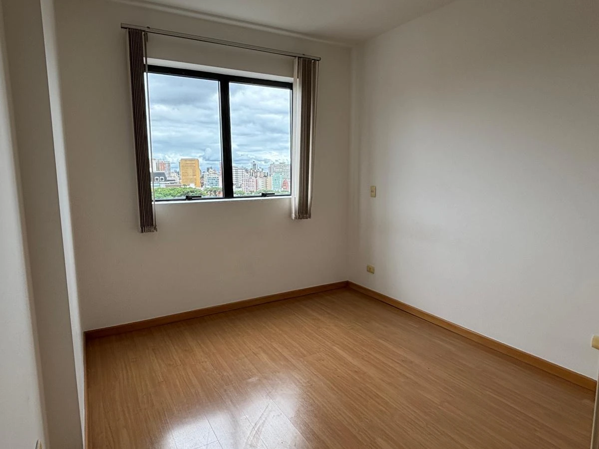 1-bedroom apartment with 24-hour concierge — photo 4