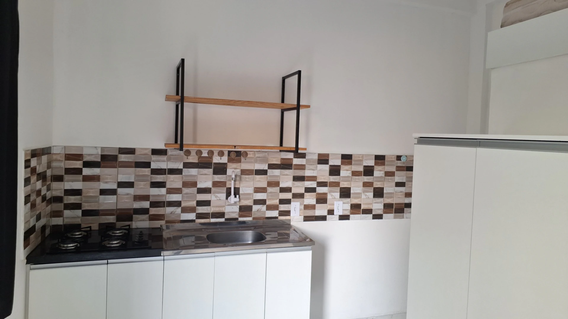 Unfurnished studio 200 m² with electric showerhead — photo 15