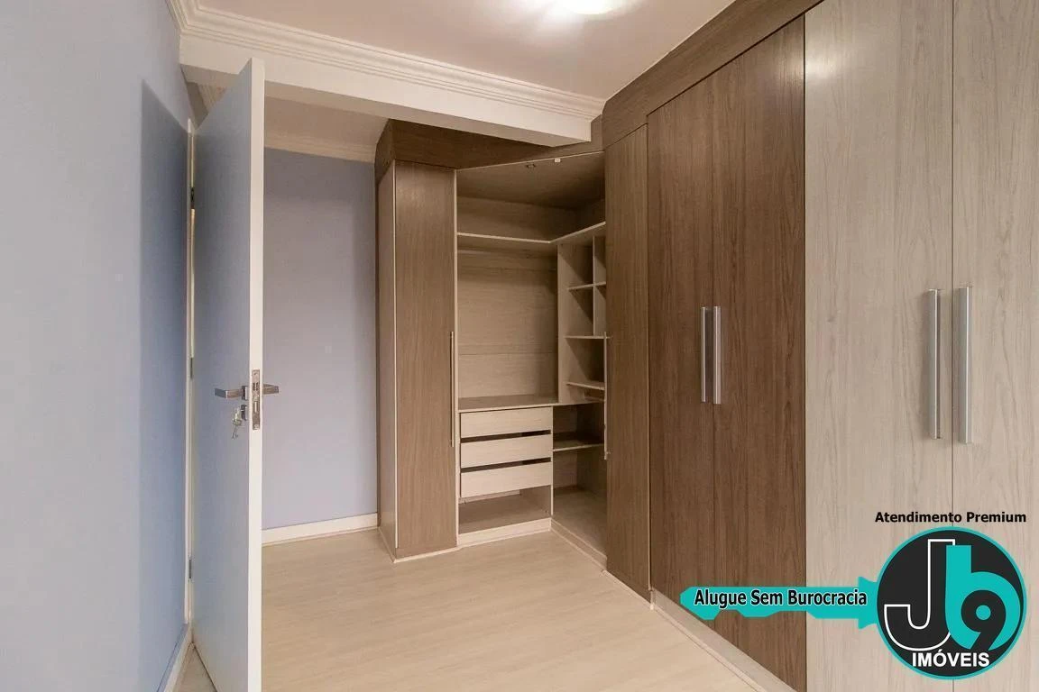212 m² house with a home office and a glass-enclosed balcony — photo 25