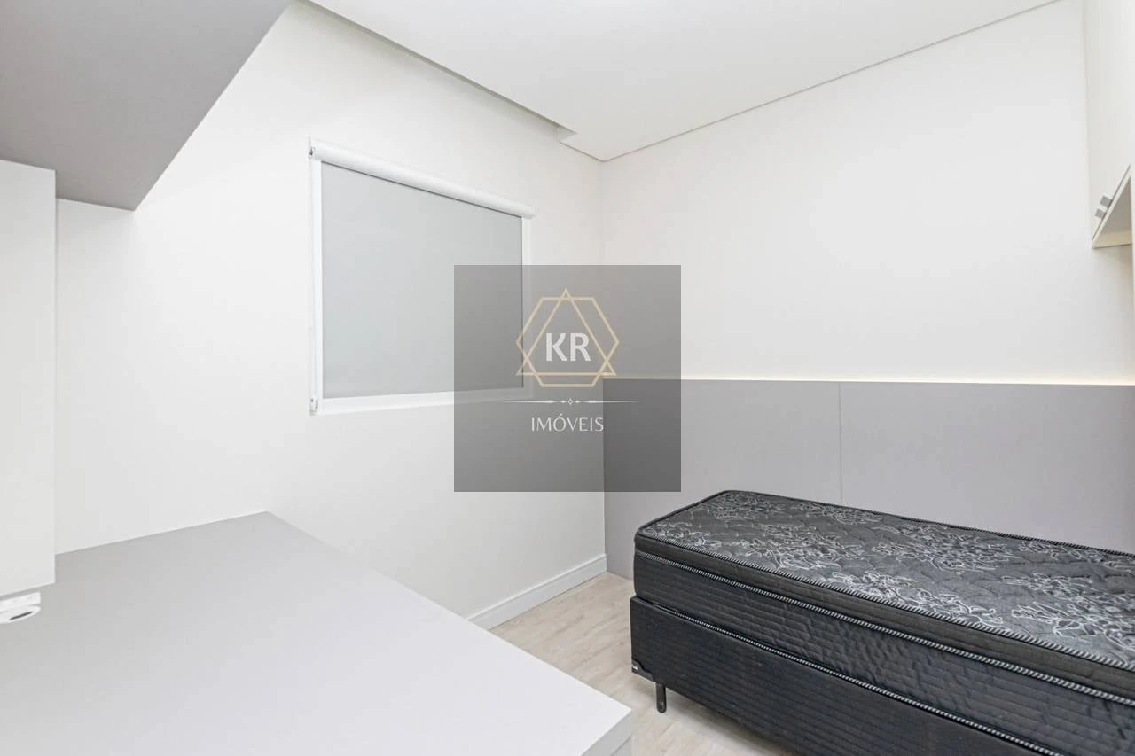Balcony with a grill in a 2-bedroom apartment, 60 m² — photo 6