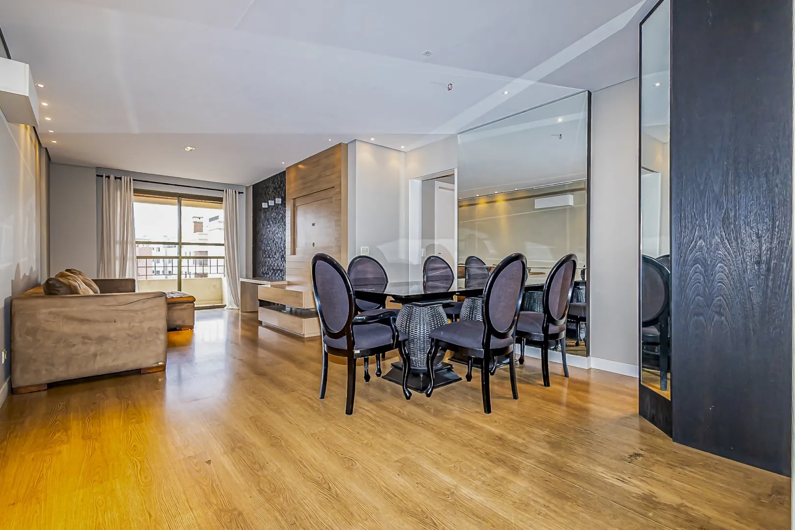 Квартира с балконом 136 м² и 3 спальнями — photo 9