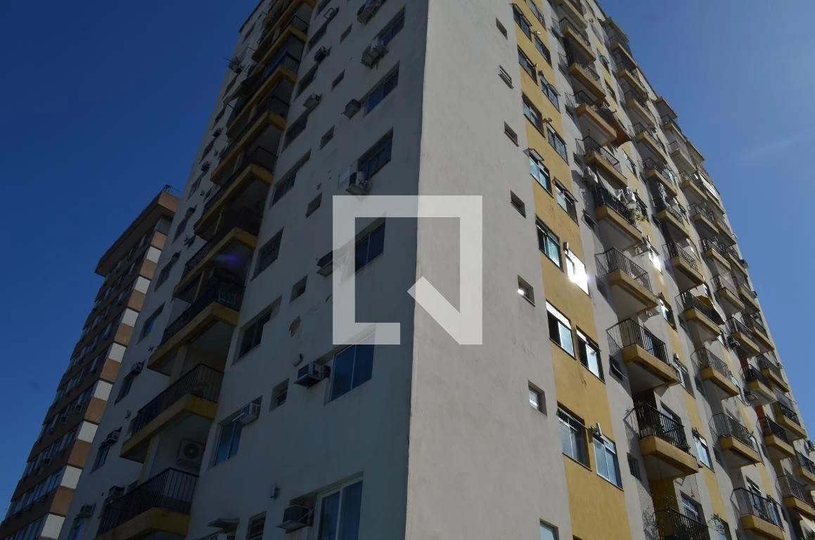 3-bedroom apartment in a building with a pool — photo 28