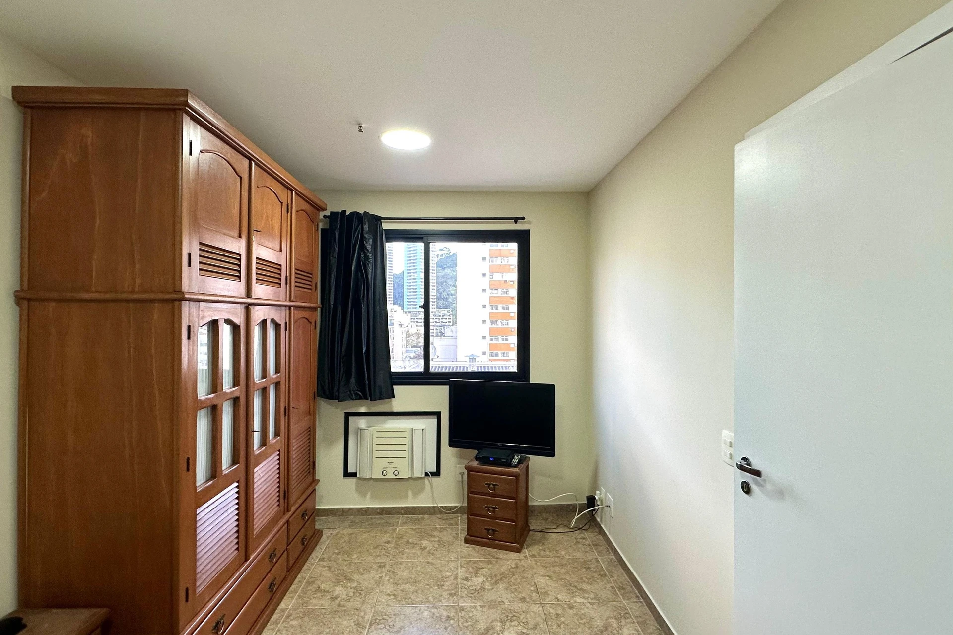 Furnished 1-bedroom apartment with a glazed balcony — photo 8