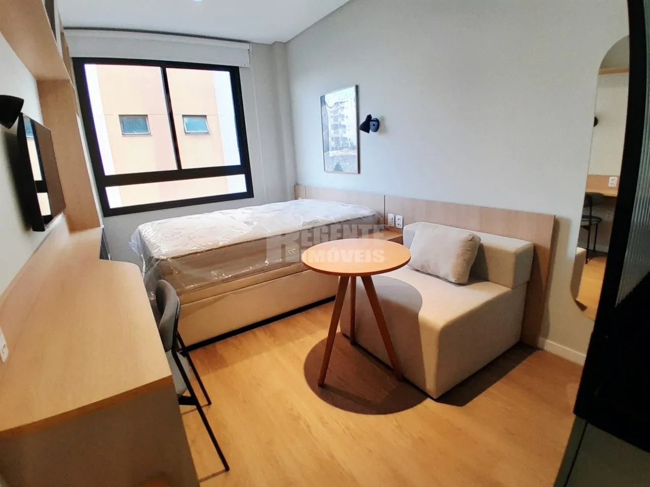 Меблированная студия 20 м² с кухней открытой планировки — photo 6