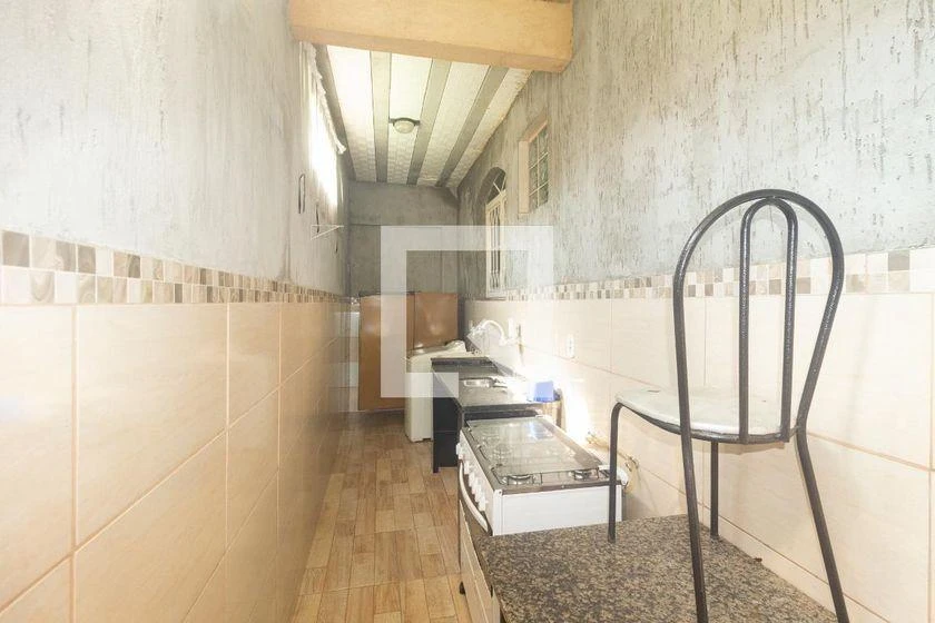 Kitnet con cocina compacta y fogón a gas — photo 24