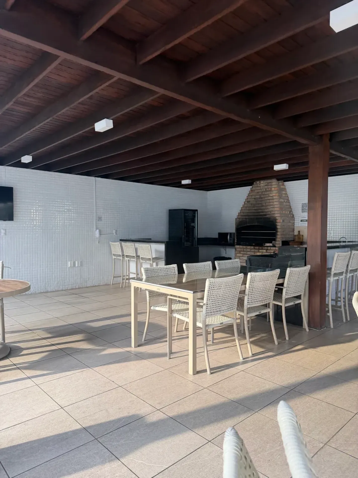 2-bedroom apartment in a building with a gym — photo 7