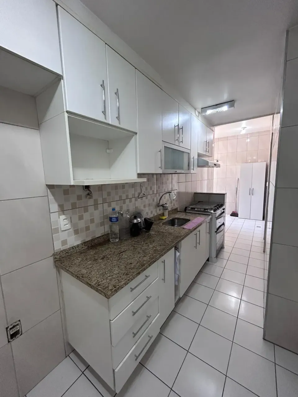 Apartment with a closed kitchen and gas stove — photo 7