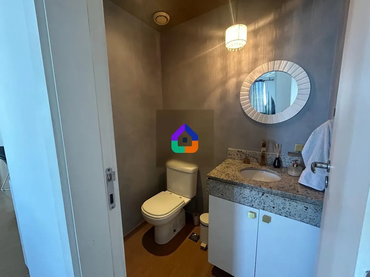 Apartamento com 4 quartos e varanda fechada de vidro — photo 31