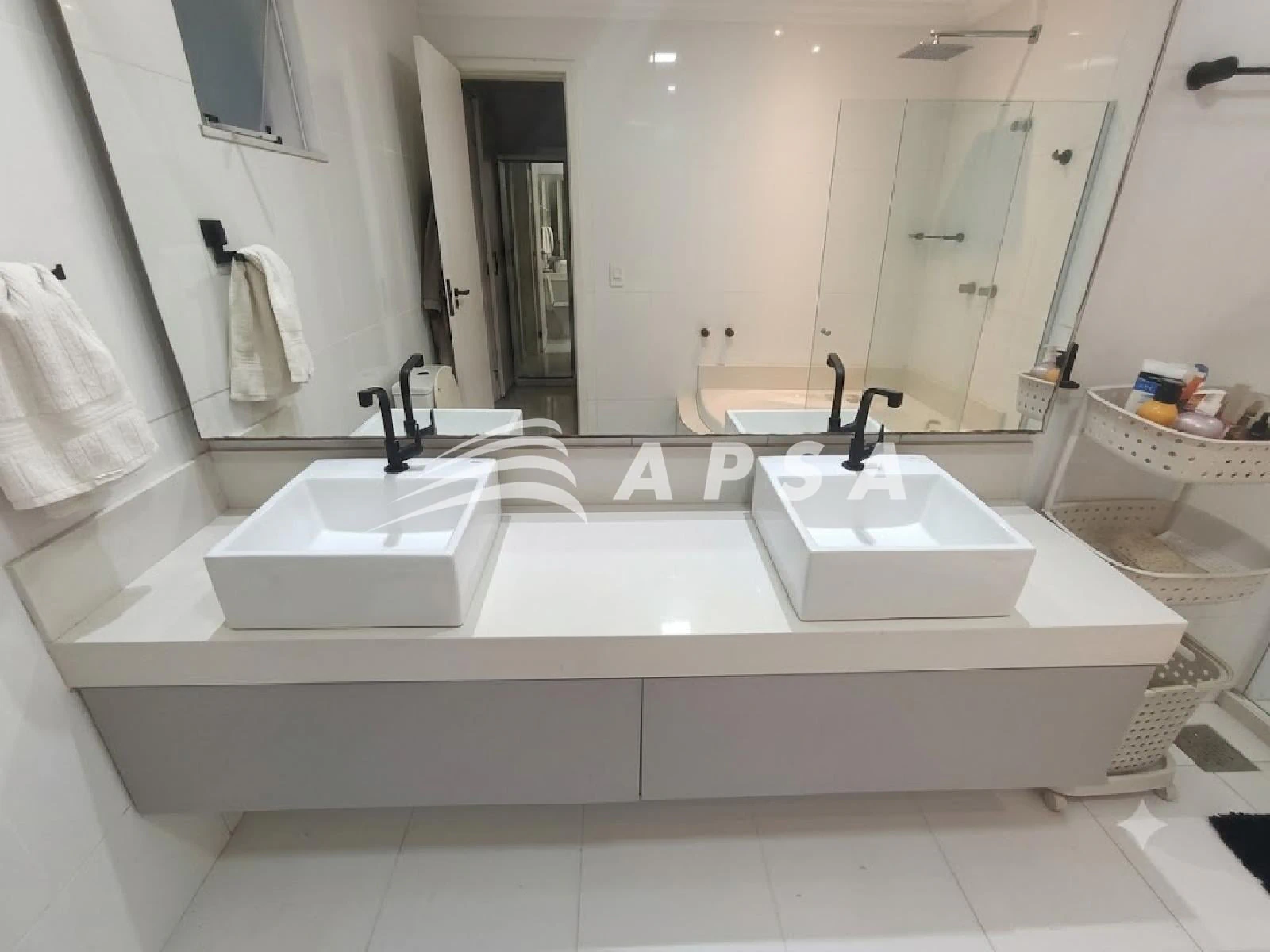 Casa para locação com 3 suítes e jardim privativo — photo 23