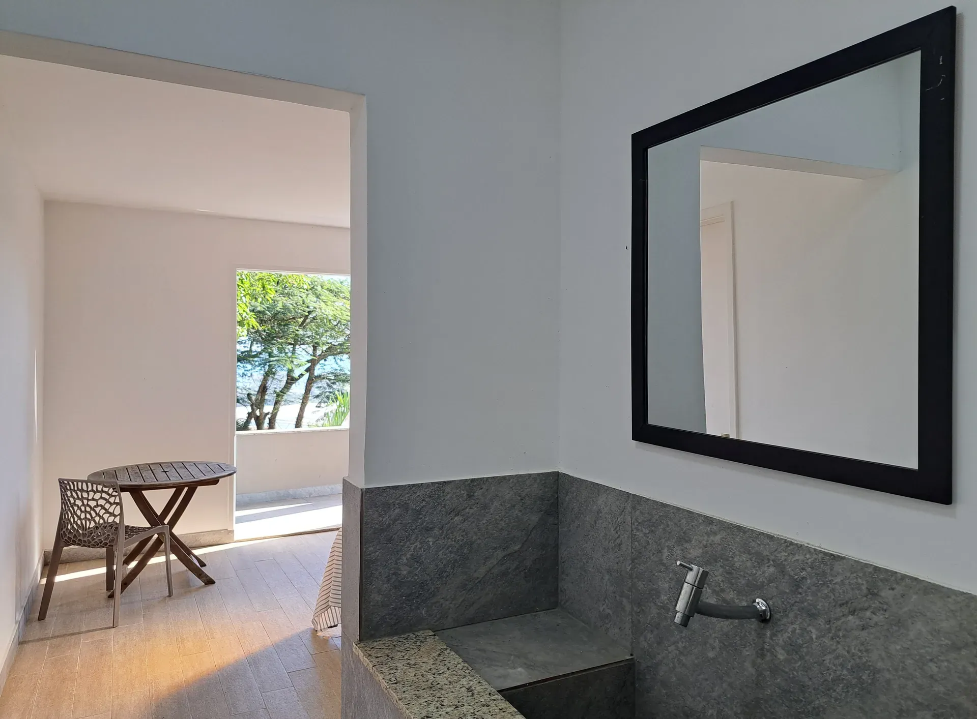 House with 8 bedrooms en-suite and 10 bathrooms, 1200 m²