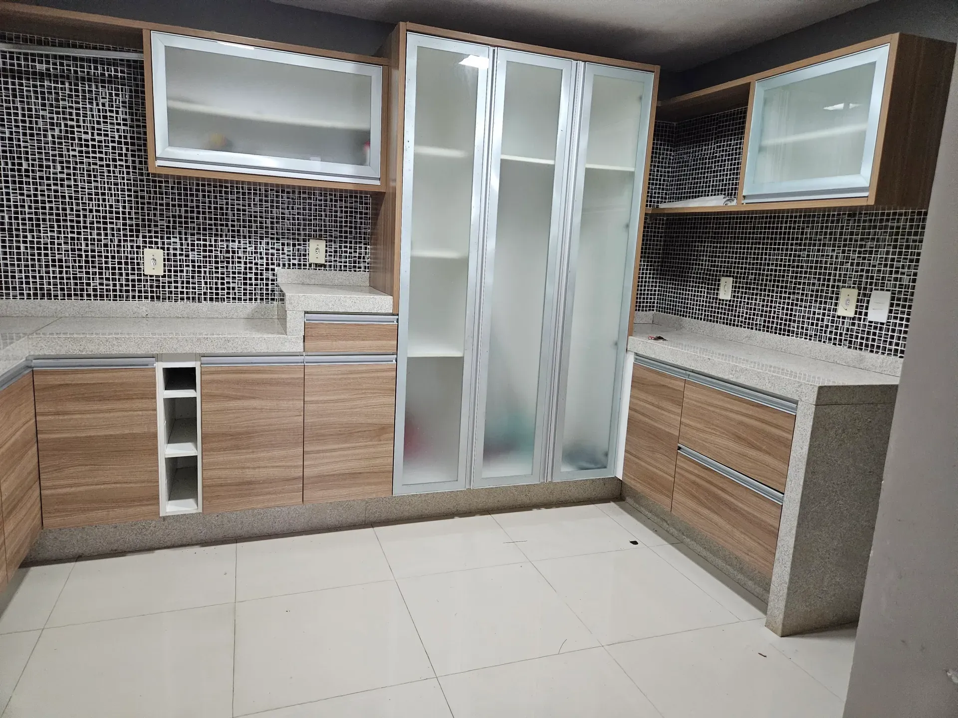 6 quartos e janelas do piso ao teto: casa de 504 m² — photo 20