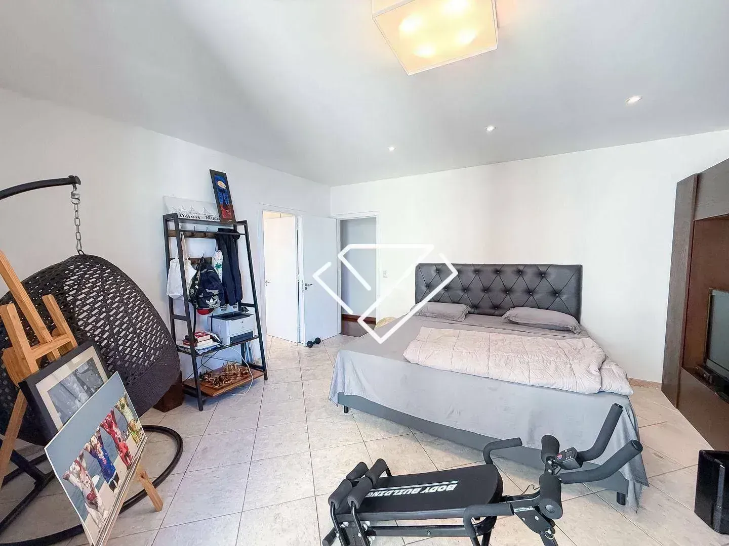 4-bedroom apartment with a separate kitchen and 250 m² — photo 23