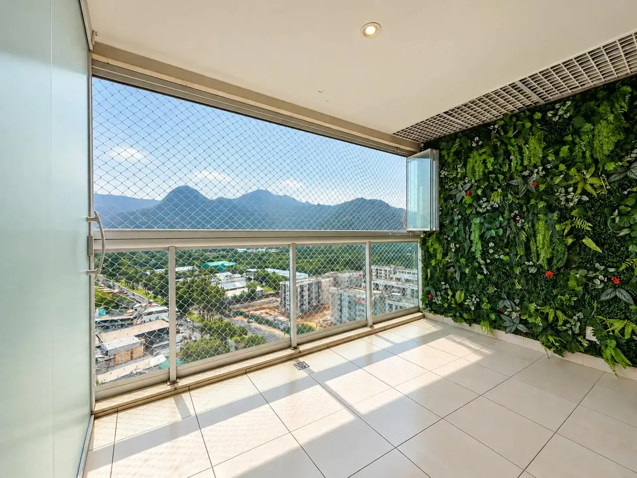2-bedroom apartment with a mountain view — photo 6