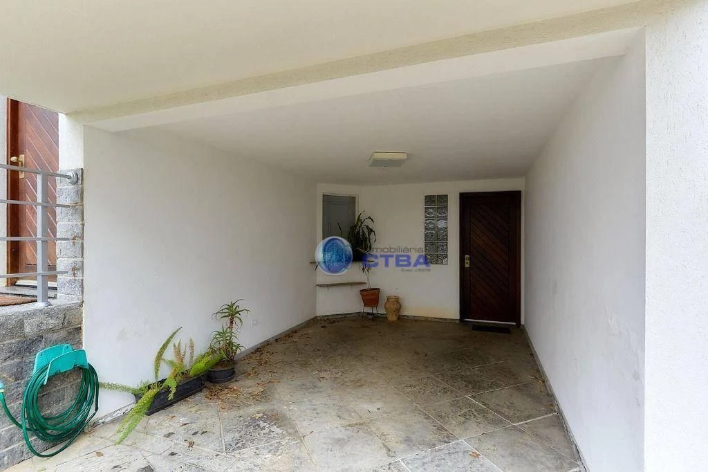 House, 164 m², with wood or laminate floors — photo 37
