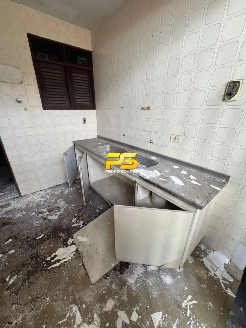 Unfurnished house for rent with 12 bedrooms and 5 baths — photo 2