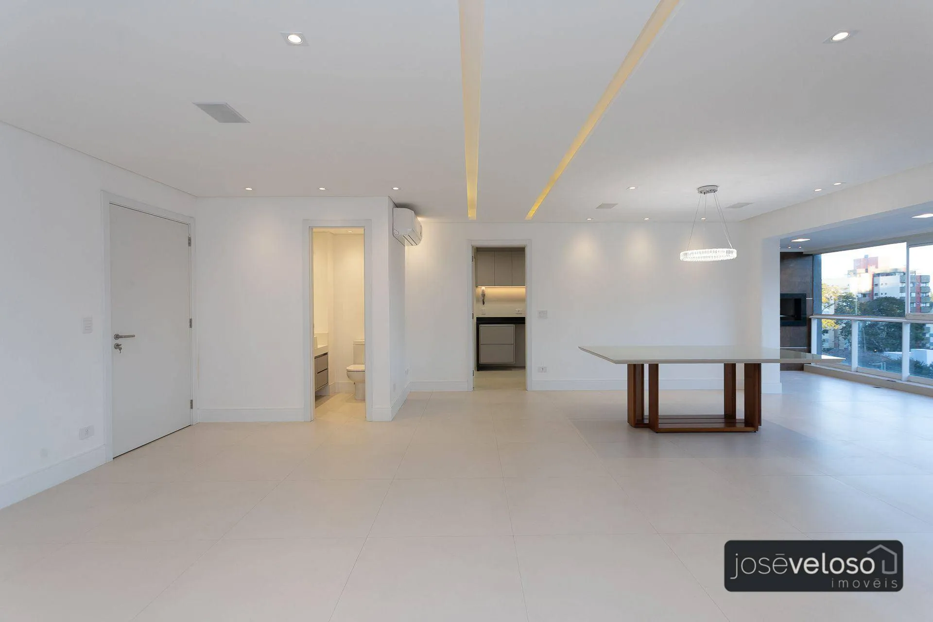 Apartment with open-plan kitchen and 4 bedrooms, 297 m² — photo 9