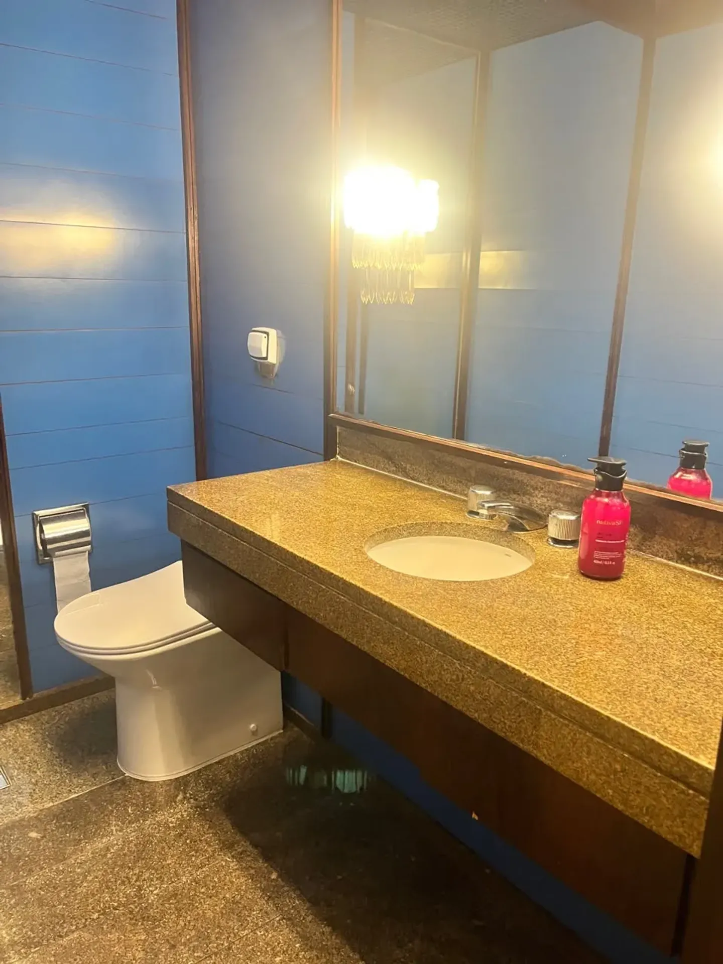 Apartment with a closed-off kitchen and room to work — photo 24