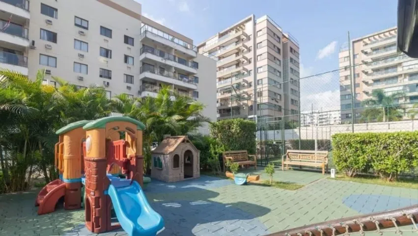 Furnished 211 m² apartment with 3 bedrooms and balcony — photo 18