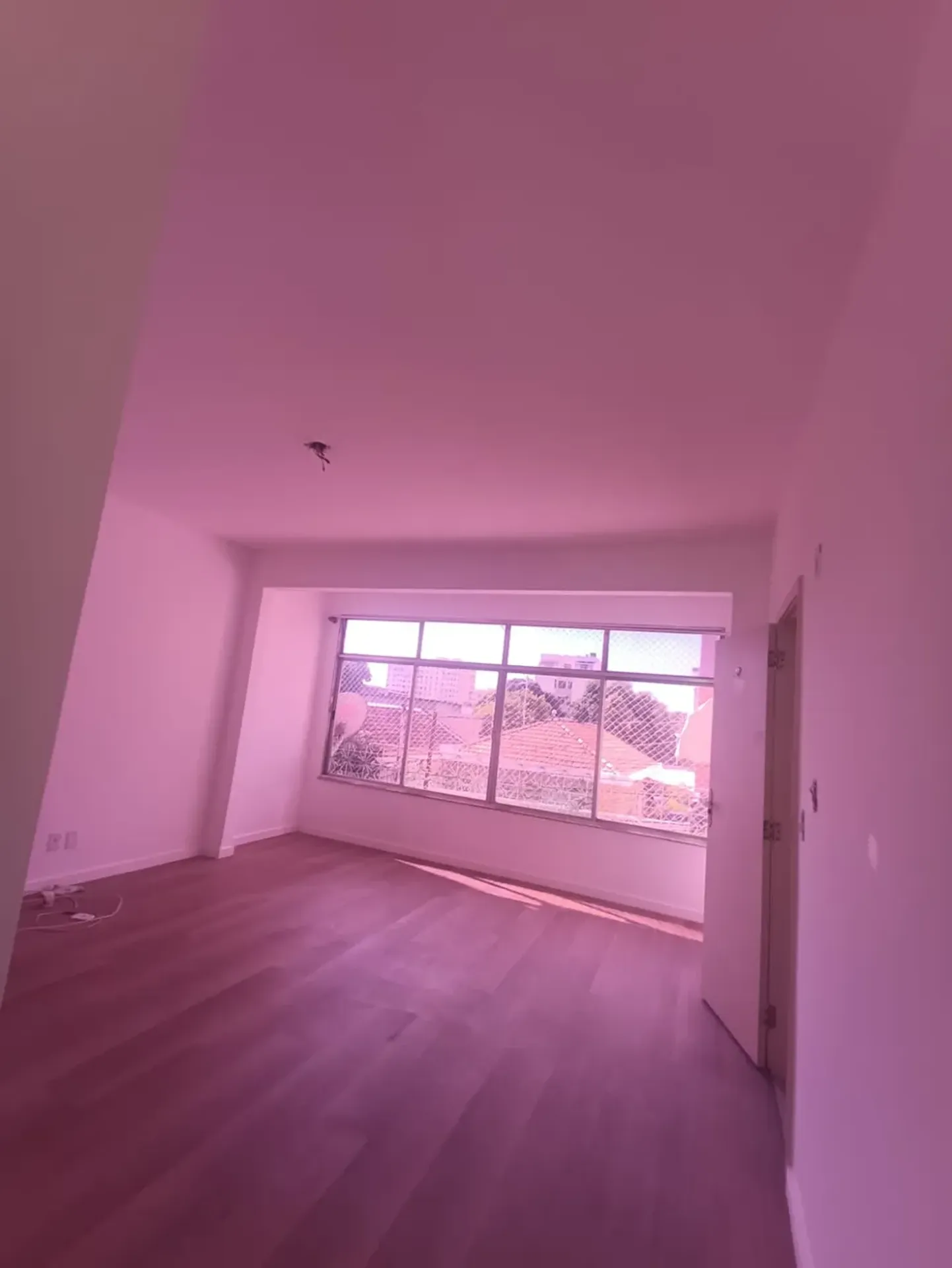 3-bedroom apartment with a closed kitchen and gas stove — photo 8