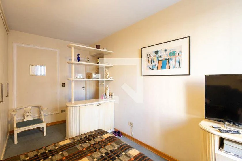 2-bedroom apartment with a bathtub in Curitiba — photo 13