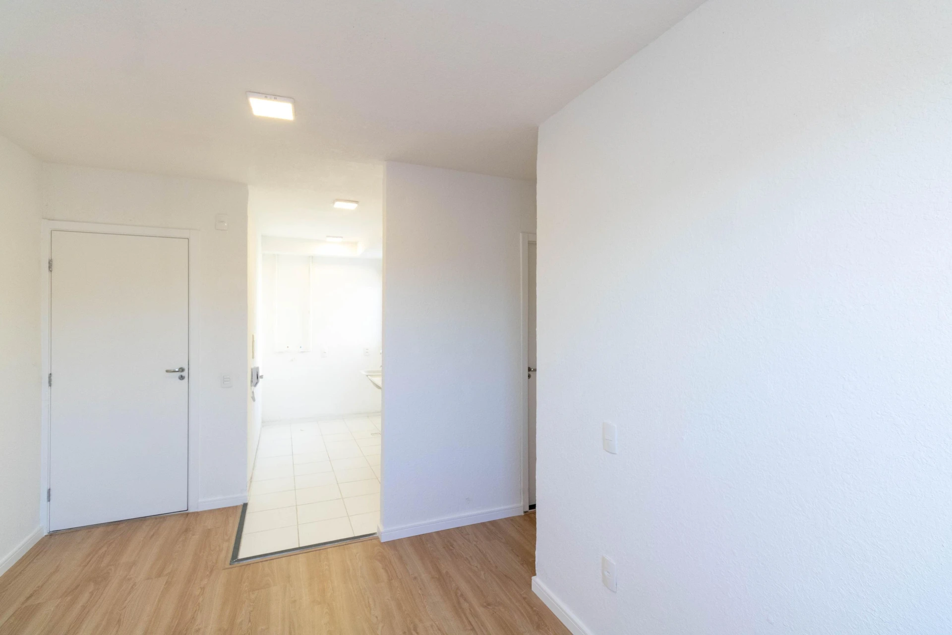 Apartamento sem mobília com 2 quartos e box de vidro — photo 19